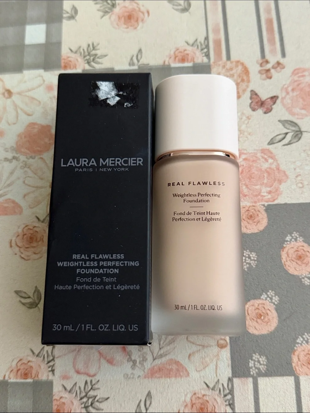 Laura Mercier Real Flawless Weightless Perfecting Foundation — 0N1 Silk